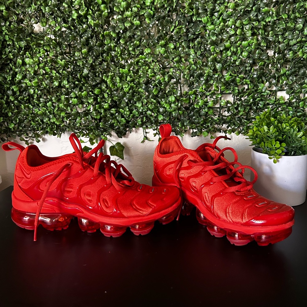 Nike vapor max triple red